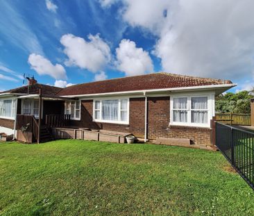 Family home with a big yard! - Photo 1