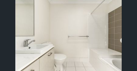 Bright & Airy Townhouse Living - Photo 2