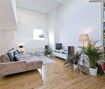 Stunning loft style apartment within a landmark Victorian school conversion - Photo 2