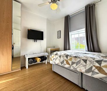 Lyndhurst Road - Photo 4