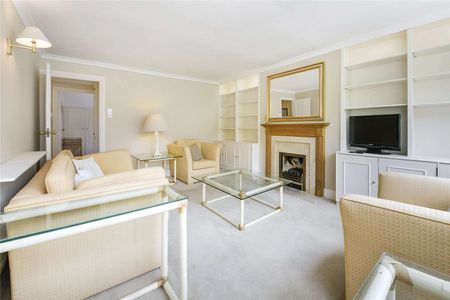 A bright and immaculate fourth floor two bedroom penthouse apartment in an attractive stucco fronted period building with well maintained communals. - Photo 2