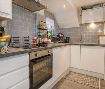 Immaculately presented one bedroom apartment located in the highly ... - Photo 6