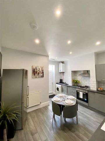 1 bed house share to rent in Coal Clough Lane, Burnley, BB11 - Photo 5