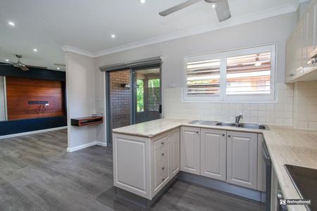 Sleek, Stylish & Superbly Located Apartment in Jamisontown - Photo 5