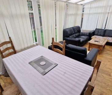 4 bedroom semi-detached house to rent - Photo 1