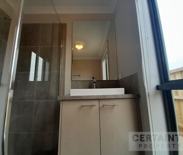 Three Bedroom Family Home - Photo 4