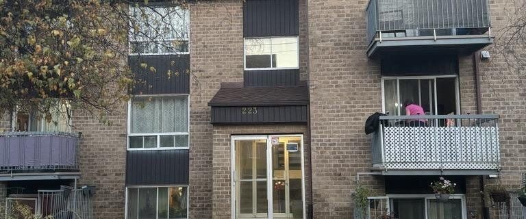 Immeuble - 185 Rue Wilson Grand 5 1/2 à Louer à Sherbrooke - Photo 1