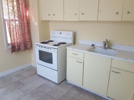 1538 GARNET 2 BEDROOM TRANSFORMATION - Photo 4