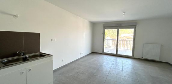 Location Appartement 3 pièces 69m² ST ETIENNE 42000 - Photo 2