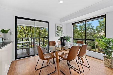 Beautifully Renovated Family Home In The Heart Of Carina. - Photo 2