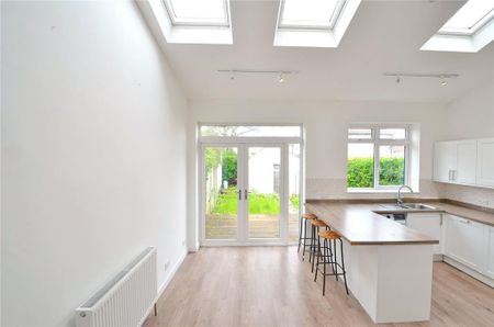 4 bedroom terraced house to rent - Photo 2