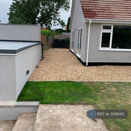 3 bedroom bungalow to rent - Photo 3