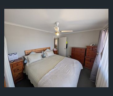 Court Living with Large Shed - Photo 5