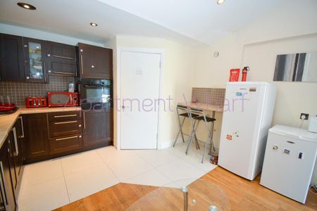 1 bedroom in a flat share to rent - Photo 2