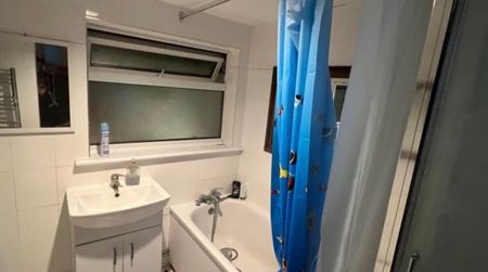 Room in a Shared House, Coronation Road, E13 - Photo 3