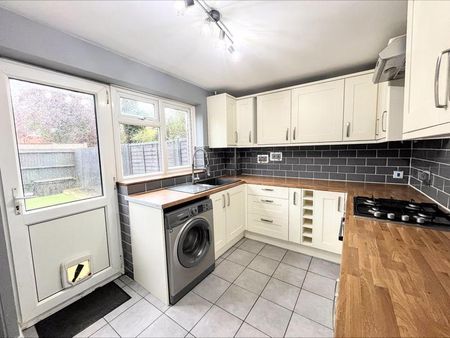 2 bedroom terraced house to rent - Photo 4