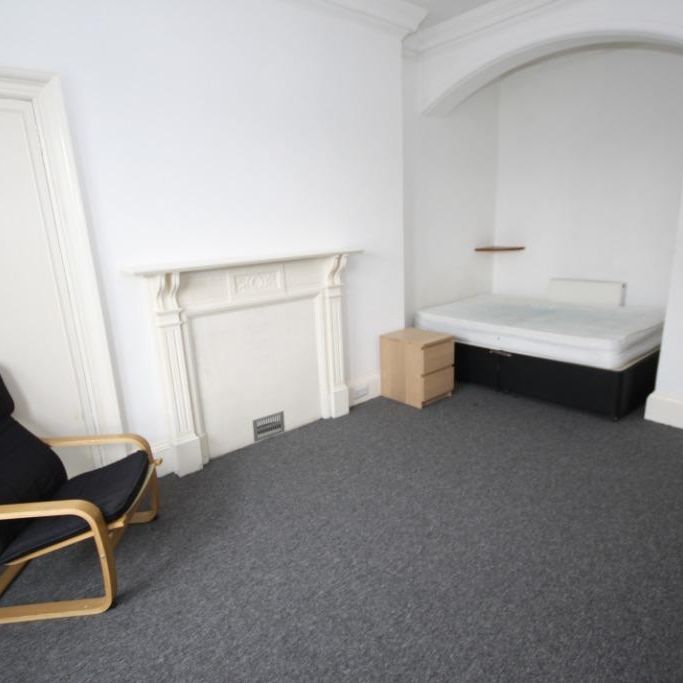 3 bedroom flat to rent - Photo 1