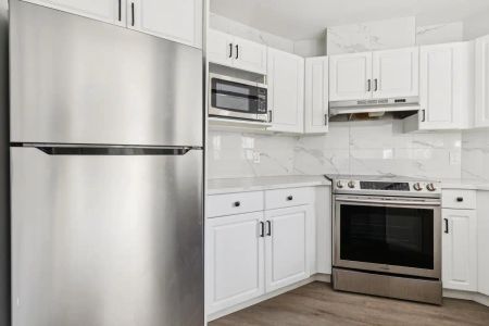 Oliver Court — 2 bed 2 bath LOFT - Photo 3