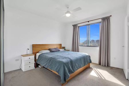 MODERN SPLIT LEVEL APARTMENT WITH SWEEPING CITY VIEWS - Photo 4