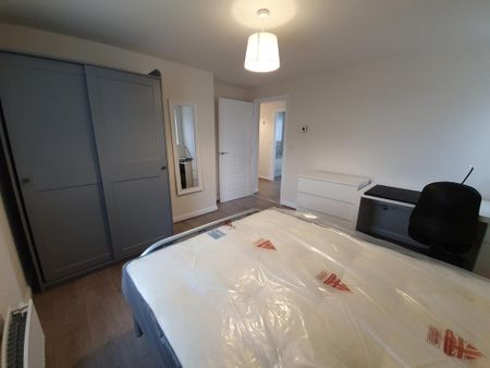 2 bedroom flat to rent - Photo 4