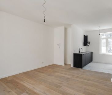 Appartement te huur in Antwerpen voor € 790 met 1 slaapkamer - Photo 2