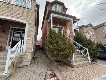 For Lease - 131 Santa Maria Trail, Vaughan, Ontario - Photo 3