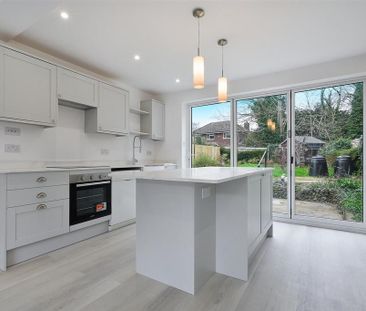 4 bedroom end of terrace house to rent - Photo 5