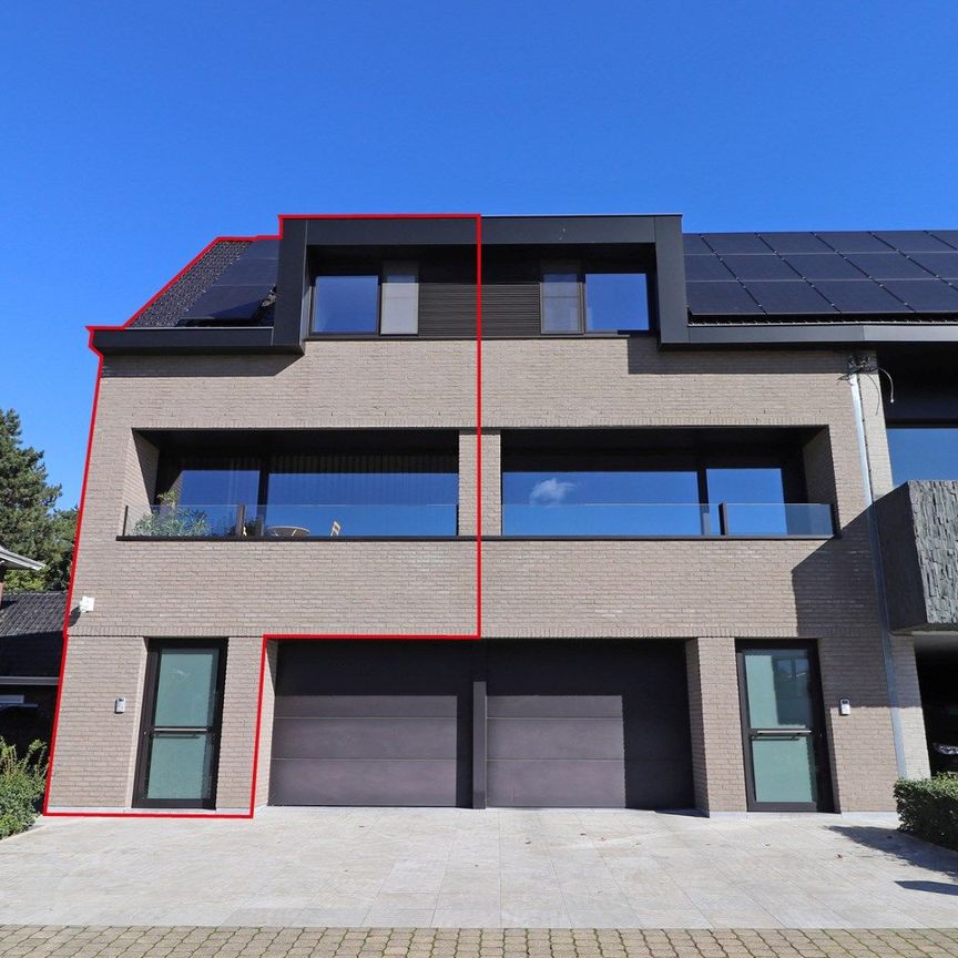 Lichtrijke woning met carport - Photo 1