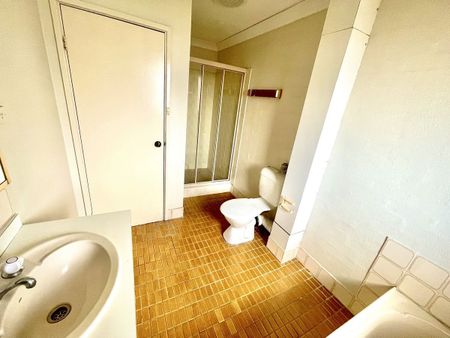 2-Bedroom Double Storey Villa in a Prime Location! - Photo 2