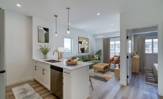 Jersey: Gold Accents – 196 Colony, Winnipeg, MB - Photo 1