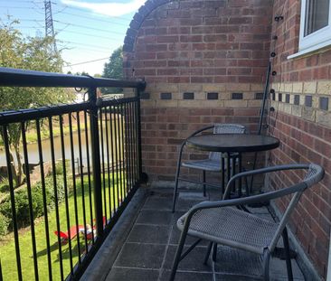 To Let - Photo 2