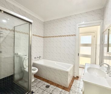 Modern Living in a Prime Homebush West Location - Photo 3