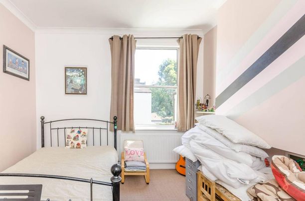 5 bedroom end of terrace house to rent - Photo 1