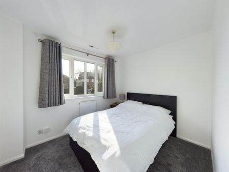 4 bedroom semi-detached house to rent - Photo 5