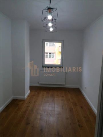 Apartament cu 3 camere ,pretabil pentru birouri - Fotografie 3