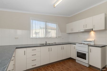 35 Eleventh Avenue, RAILWAY ESTATE - Photo 3