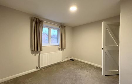 2 bedroom semi-detached house to rent - Photo 2