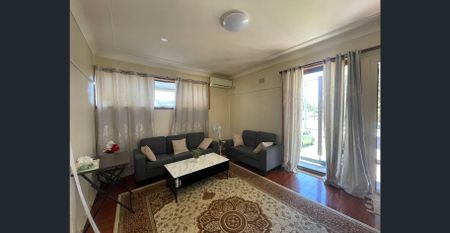 3 Bedroom House - Photo 2