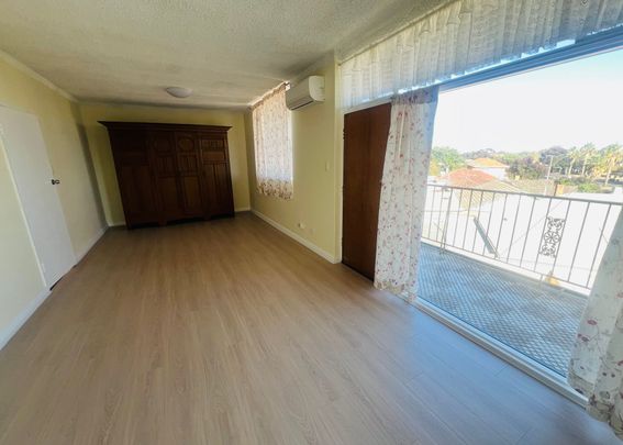 Unique Penthouse in Plympton&excl; - Photo 1