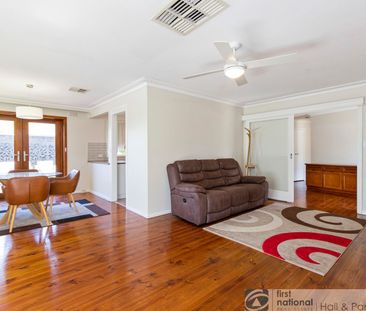 IMMACULATE FAMILY HOME - Photo 2