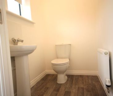 2 bedroom end of terrace house to rent - Photo 3