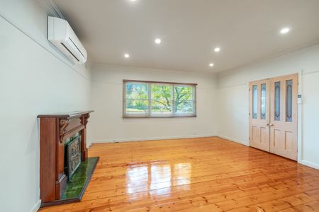 1 Watsonia Street, Oakleigh VIC 3166 - House For Rent | Domain - Photo 4