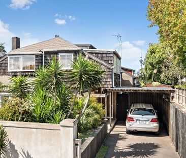 Sunny 3-Bedroom Townhouse - Photo 6