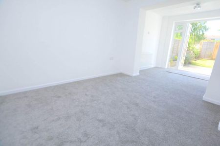 3 bedroom terraced house to rent - Photo 2