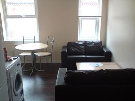 1 bedroom in a house share to rent - Photo 3