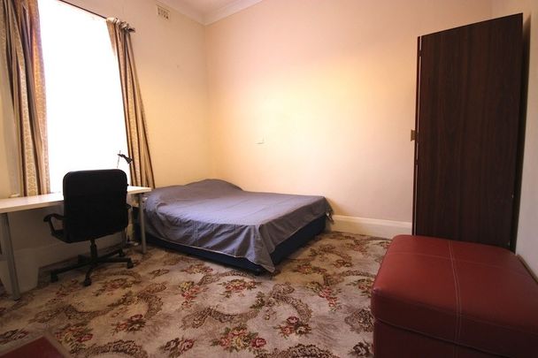 7-bedroom shared house / townhouse, Henley Street - Photo 1