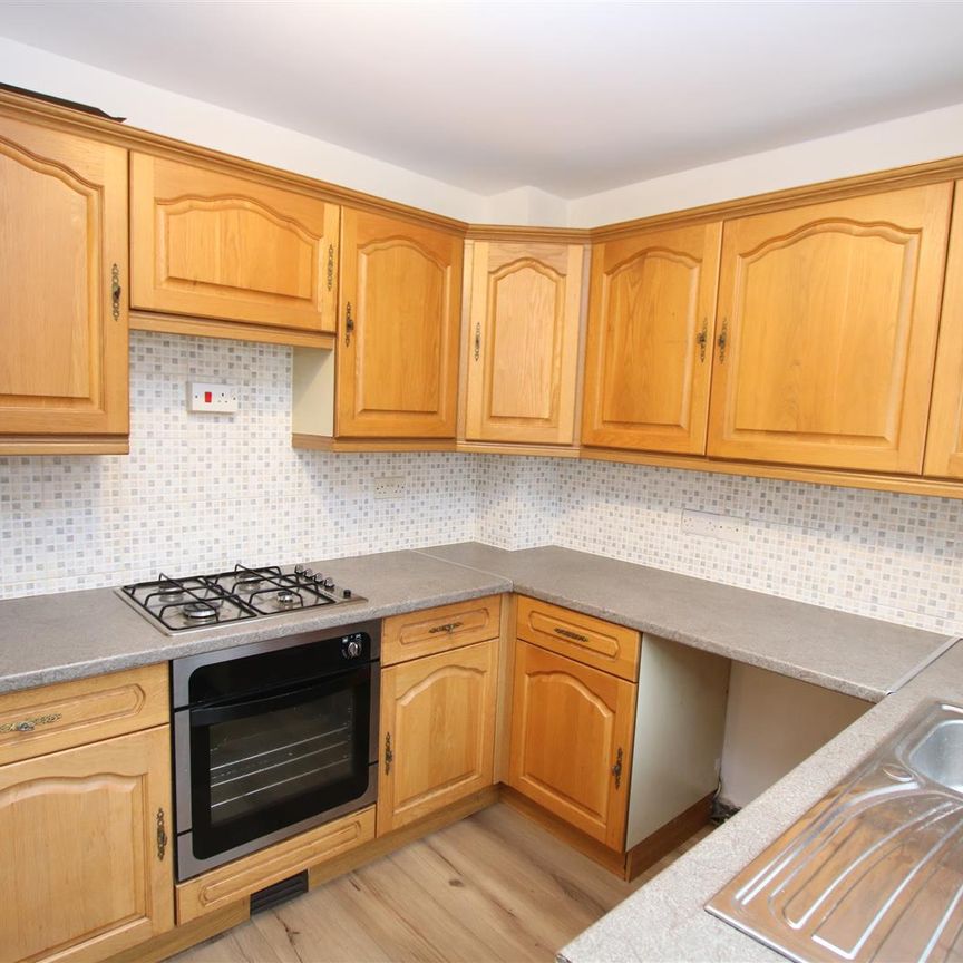 4 bed Semi-Detached House for let - Photo 1