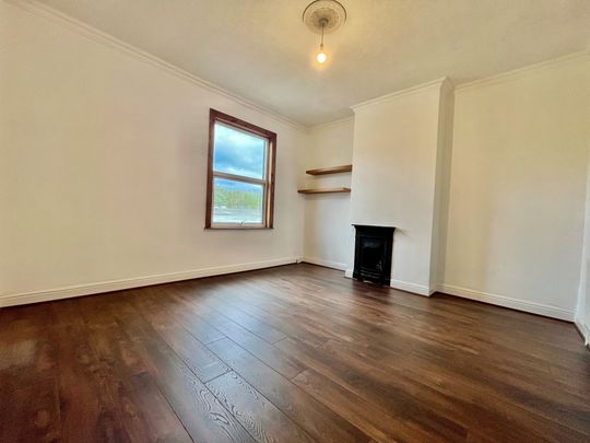 Low Lane, Leeds, Horsforth - Photo 1