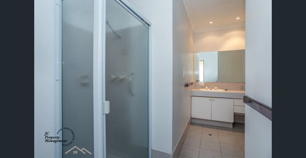 Spacious Family Home with Powered Workshop and Study! - Photo 1