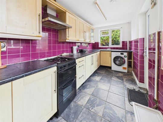 3 bedroom end of terrace house to rent - Photo 1